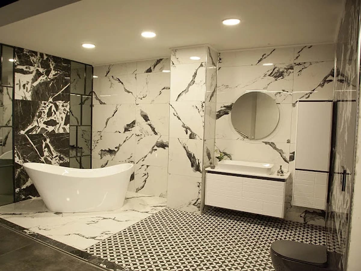 Banyo uygulama örneği, mermer desenli seramik